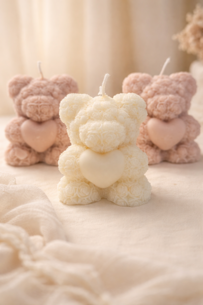 Świeca sojowa mały miś w różyczki