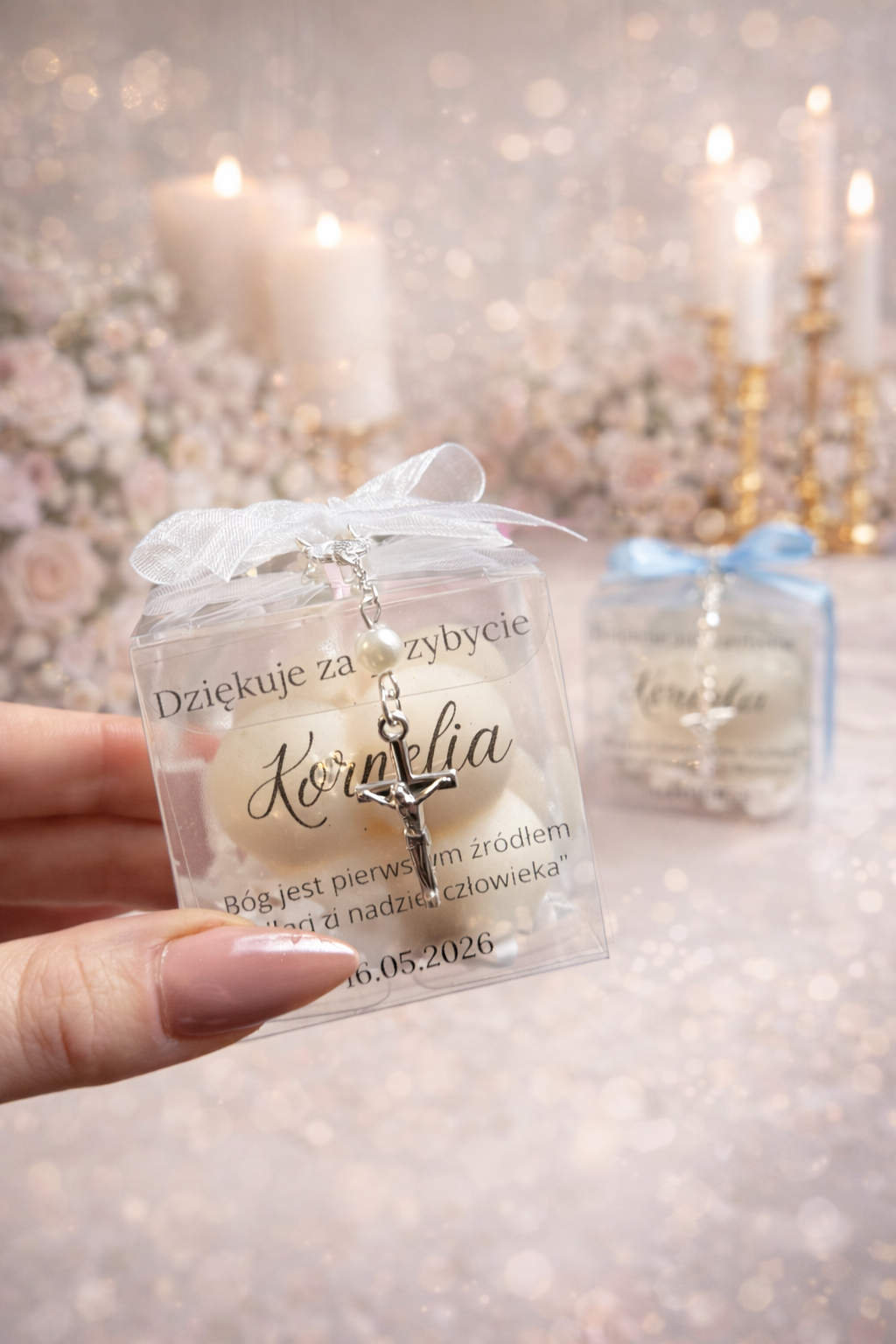 Świeca sojowa z różańcem (bubble) - obrazek 3