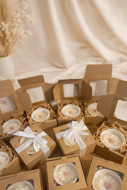 Świeca sojowa w ceramicznej miseczce – stokrotka