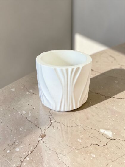 Kubek dekoracyjny ze żłobieniami
