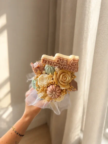 Flowerbox z wosku sojowego dla nauczyciela – prezent na Dzień Nauczyciela